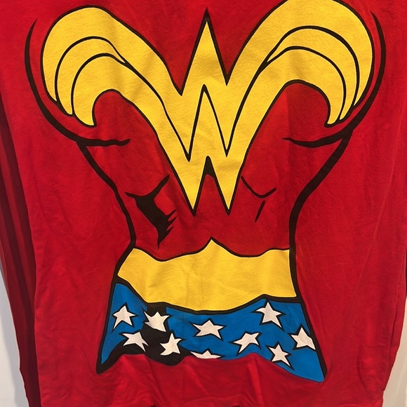 Wonder Woman Top with cape - Picture 5 of 5